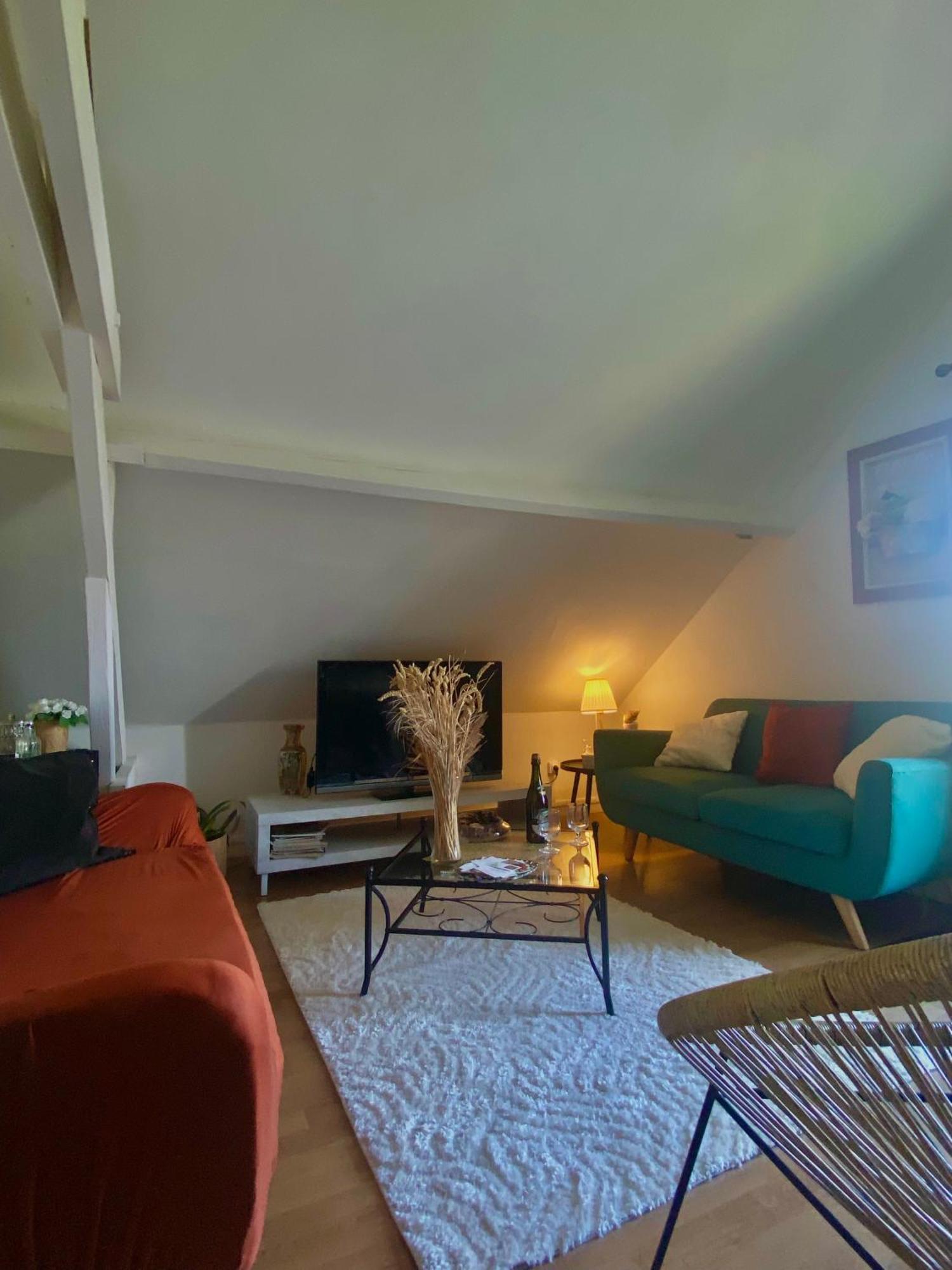 Une Ambiance Cosy Avec Jardin Privatif Nassandres Exterior foto